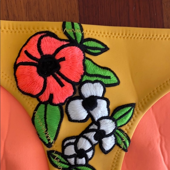 Triangl bathing suit size medium - Picture 4 of 6